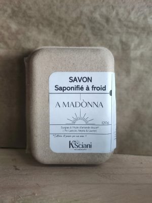 savon saponifié à froid à l'huile d'amande douce au pin, nepita, laurier