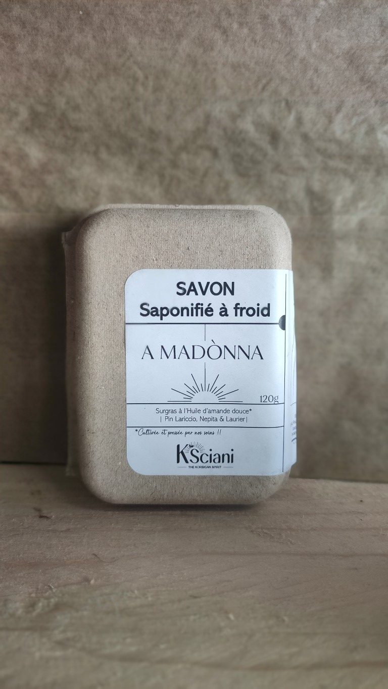 savon saponifié à froid à l'huile d'amande douce au pin, nepita, laurier