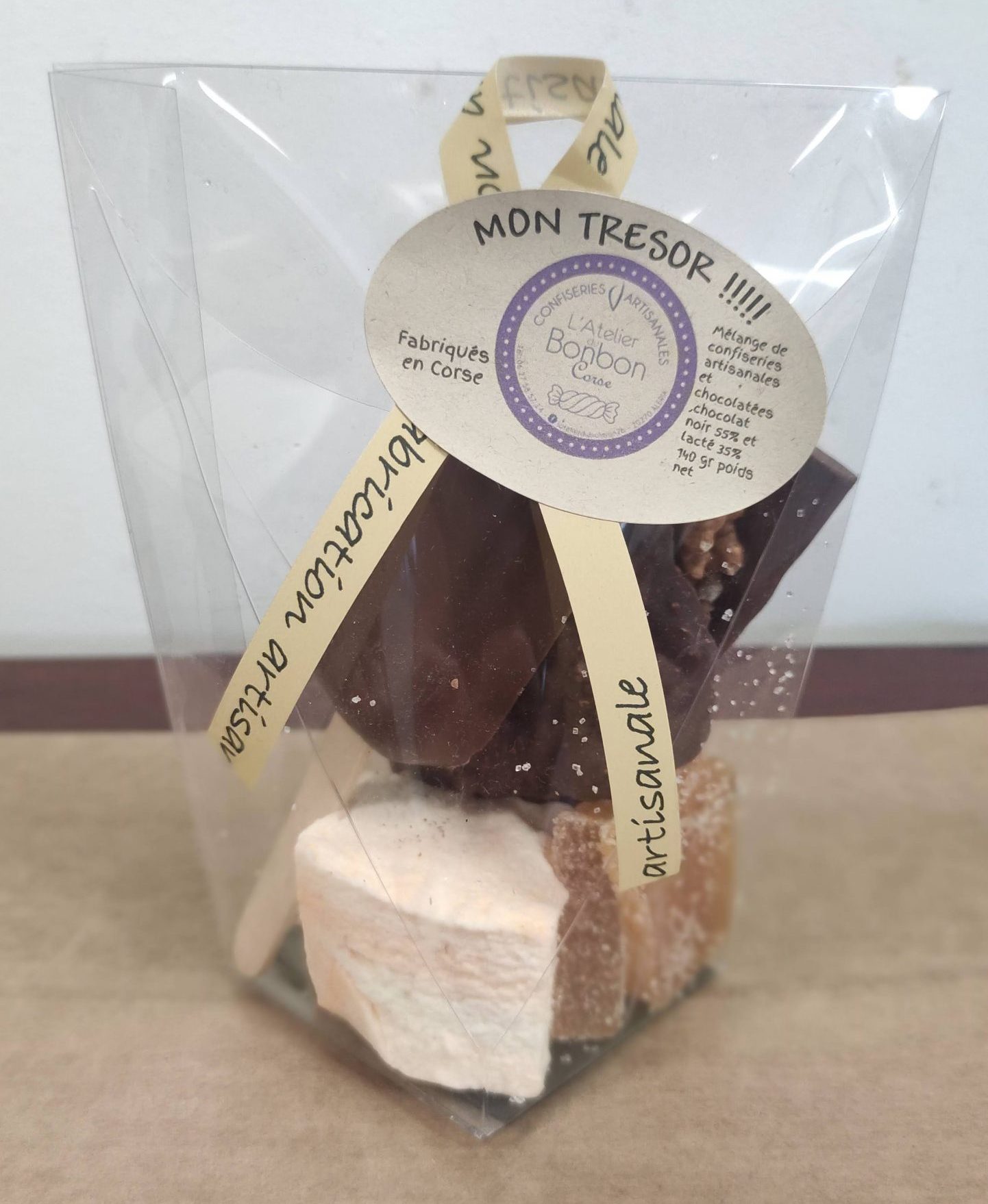 Mélange de confiseries artisanales et chocolatées